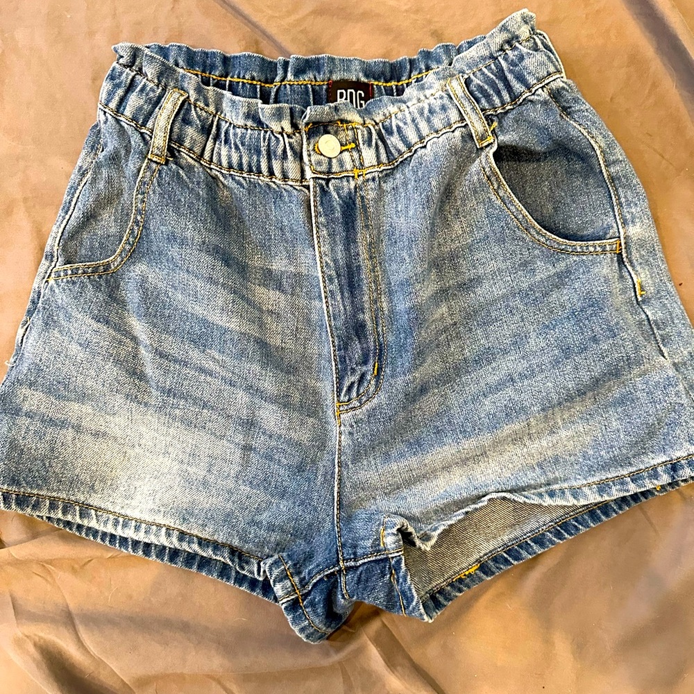 Urban Outfitters B.D.G. Pull on mom denim shorts, EUC, size medium